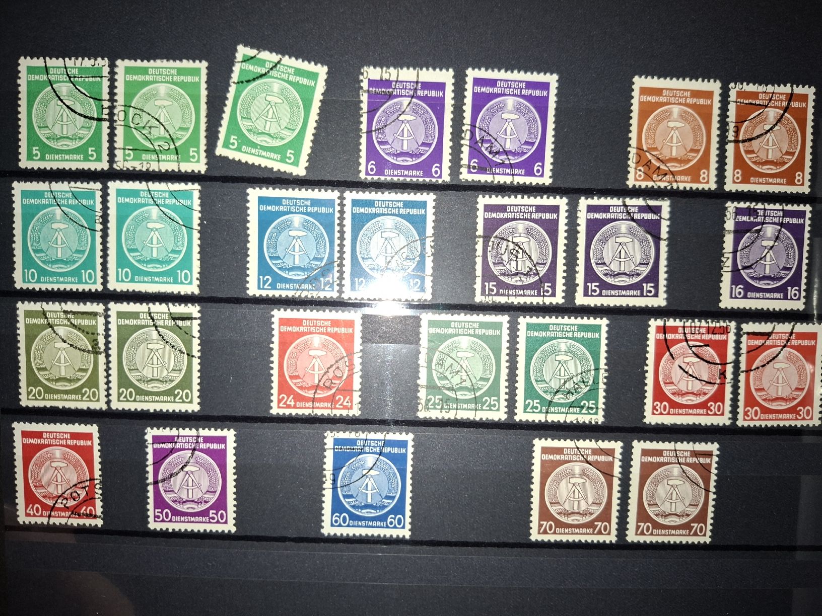 Tutti i francobolli: Briefmarkensammlung DDR  – Usato da Balgach venduto da SIMEON27 1
