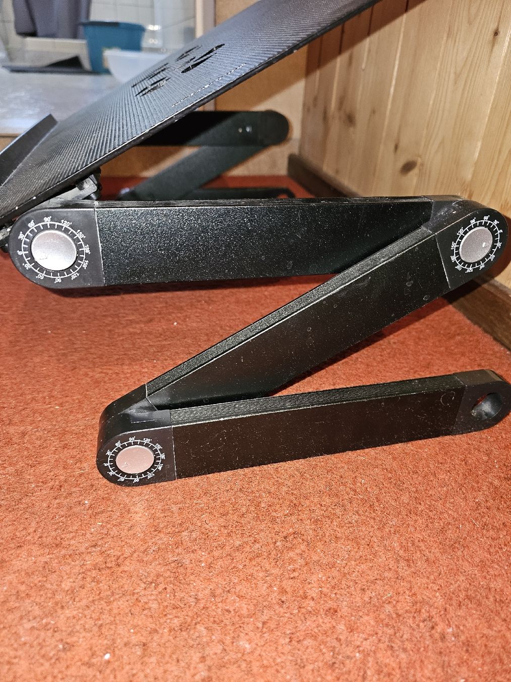 Racks & Cavalletti: Laptop-Ständer – Difettoso da Seuzach venduto da hwulf 2