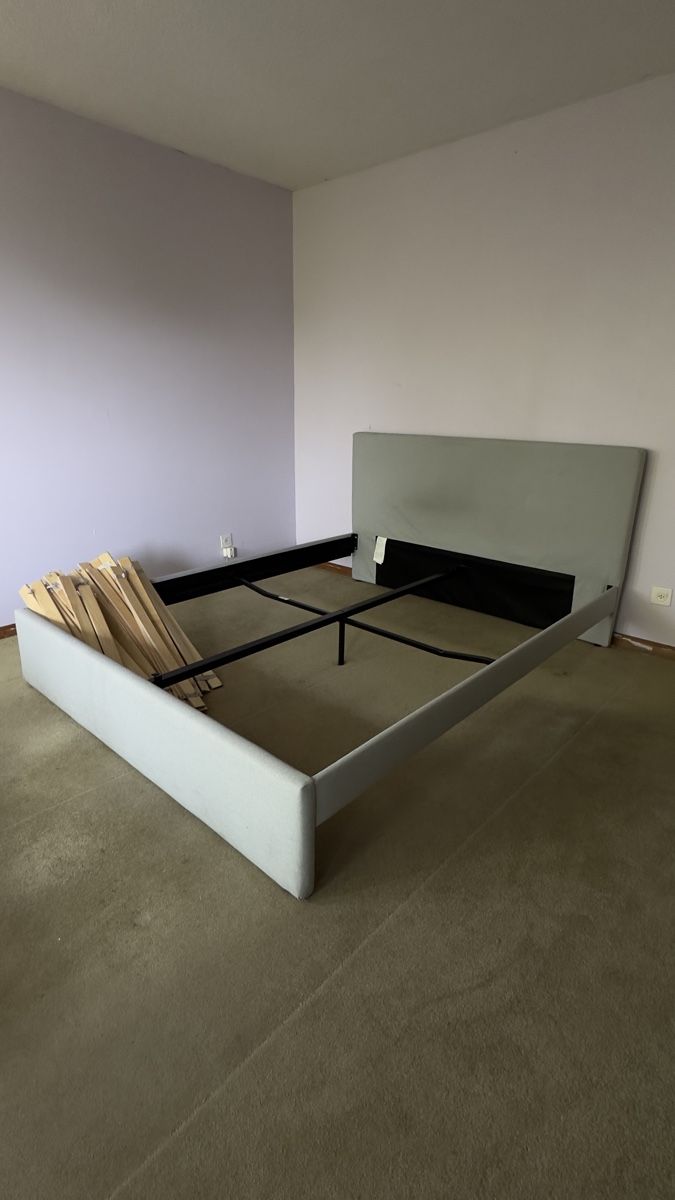 Betten: Bed frame with headboard, light grey, used – Gebraucht aus Uetikon am See von jur_lqy9 4