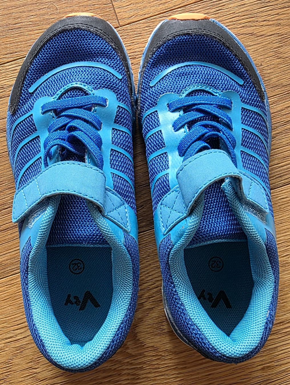 Dosenbach Scarpe per ragazzi: Kinder Turnschuhe Vty Grösse 32. – Nuovo (secondo la descrizione) da Zell LU venduto da claro62