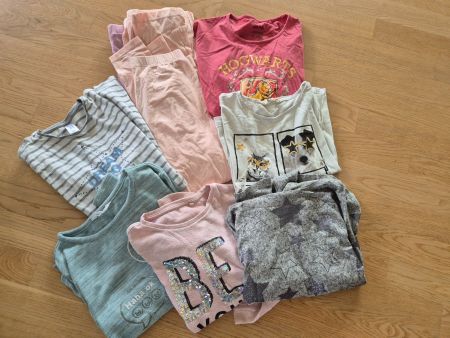 Mädchen Kleiderpaket Oberteile und Hosen Grösse 146 /152