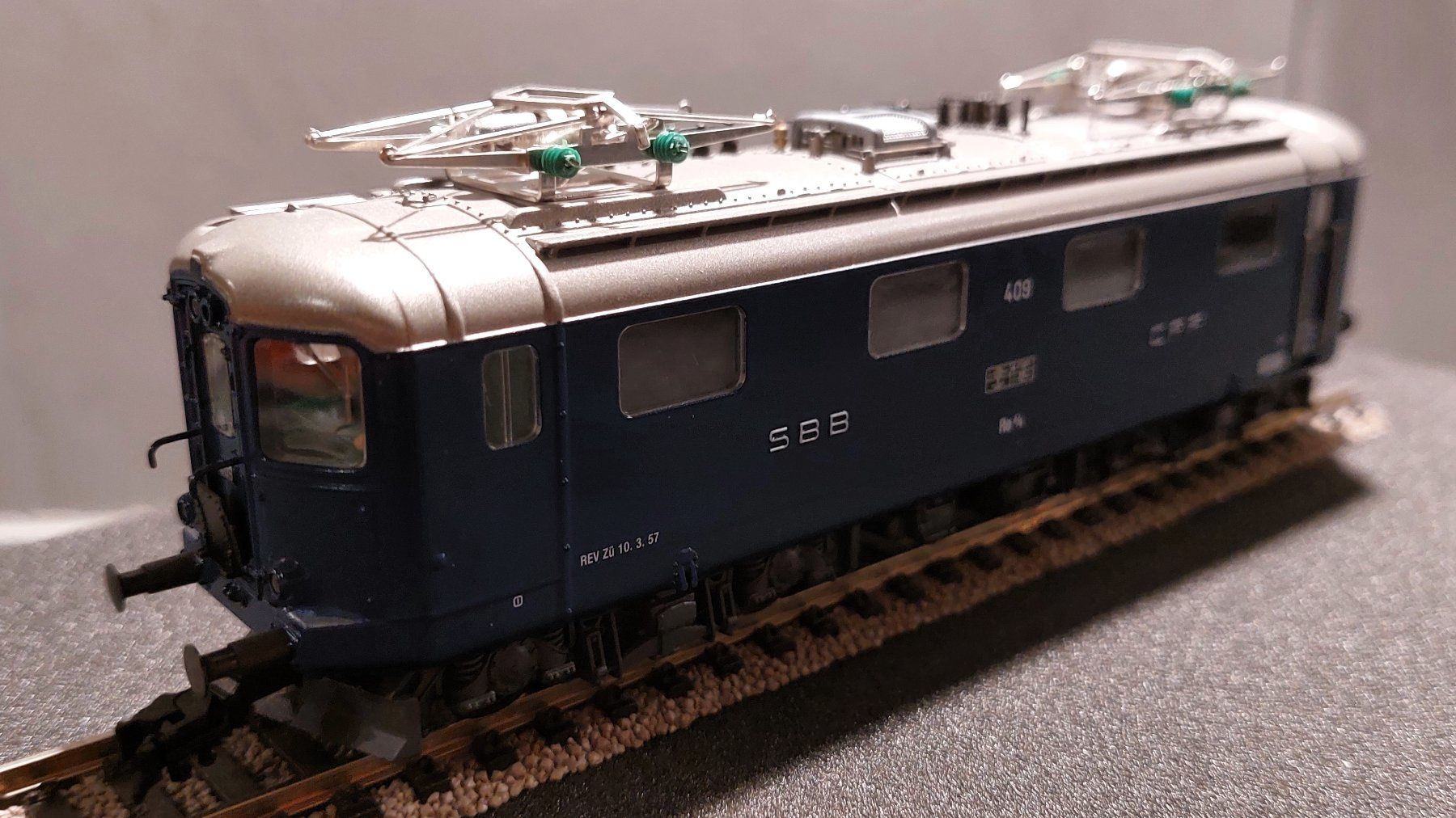 Hag Modellini di ferrovie: HAG 22 026-20 - Re 4/4' Pendel 409 blau SBB CFF FFS – Nuovo e nell'imballaggio originale da Rotkreuz venduto da MOBAHN-1zu87 6