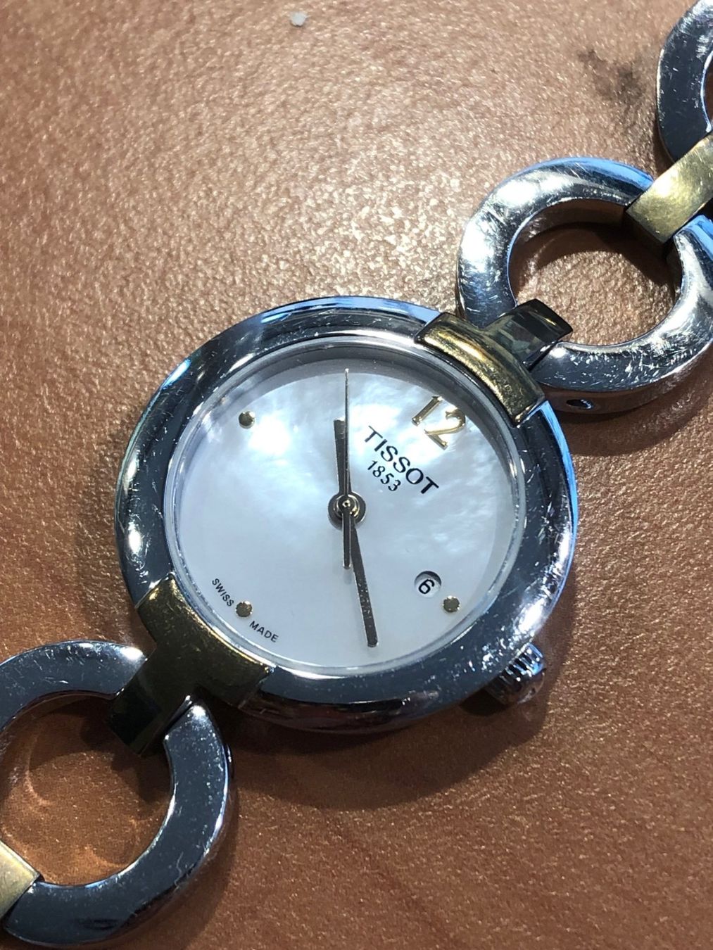 Tissot Uhren: Tissot Damenuhr Pinky bicolor Perlmutter – Gebraucht aus zürich von Michelbourquin 3