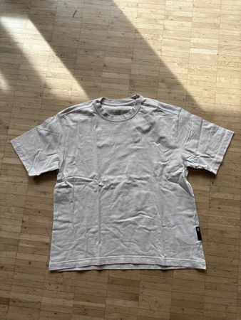 ON run on clouds club T womens