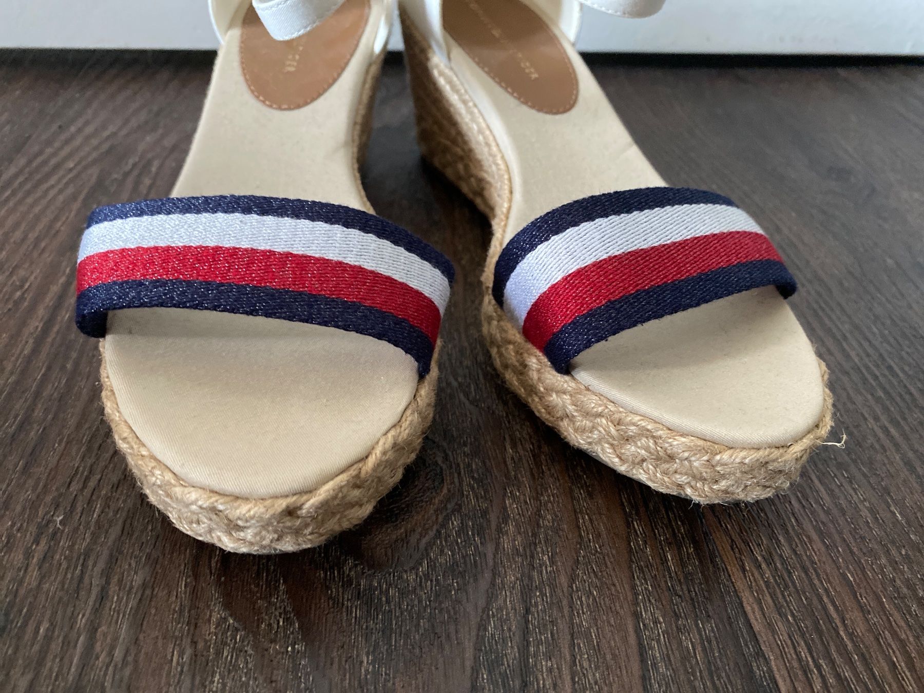Tommy Hilfiger Scarpe da donna: Tommy Hilfiger Keilabsatz Schuhe Gr. 39 – Usato da Gränichen venduto da cat_lady 3