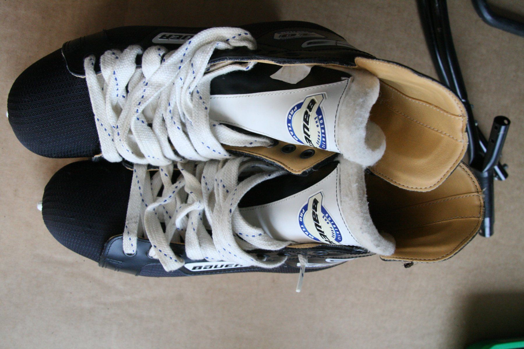 Bauer Schlittschuhe: BAUER SCHLITTSCHUHE PATINS A GLACE 41 EU – Neu (gemäss Beschreibung) aus Develier von Syncope 7