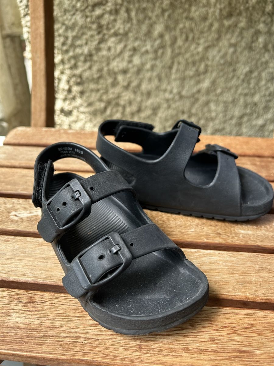 Next Scarpe per ragazzi: Sandales de plage noires / taille 23 – Usato da Meyrin venduto da Bronx86
