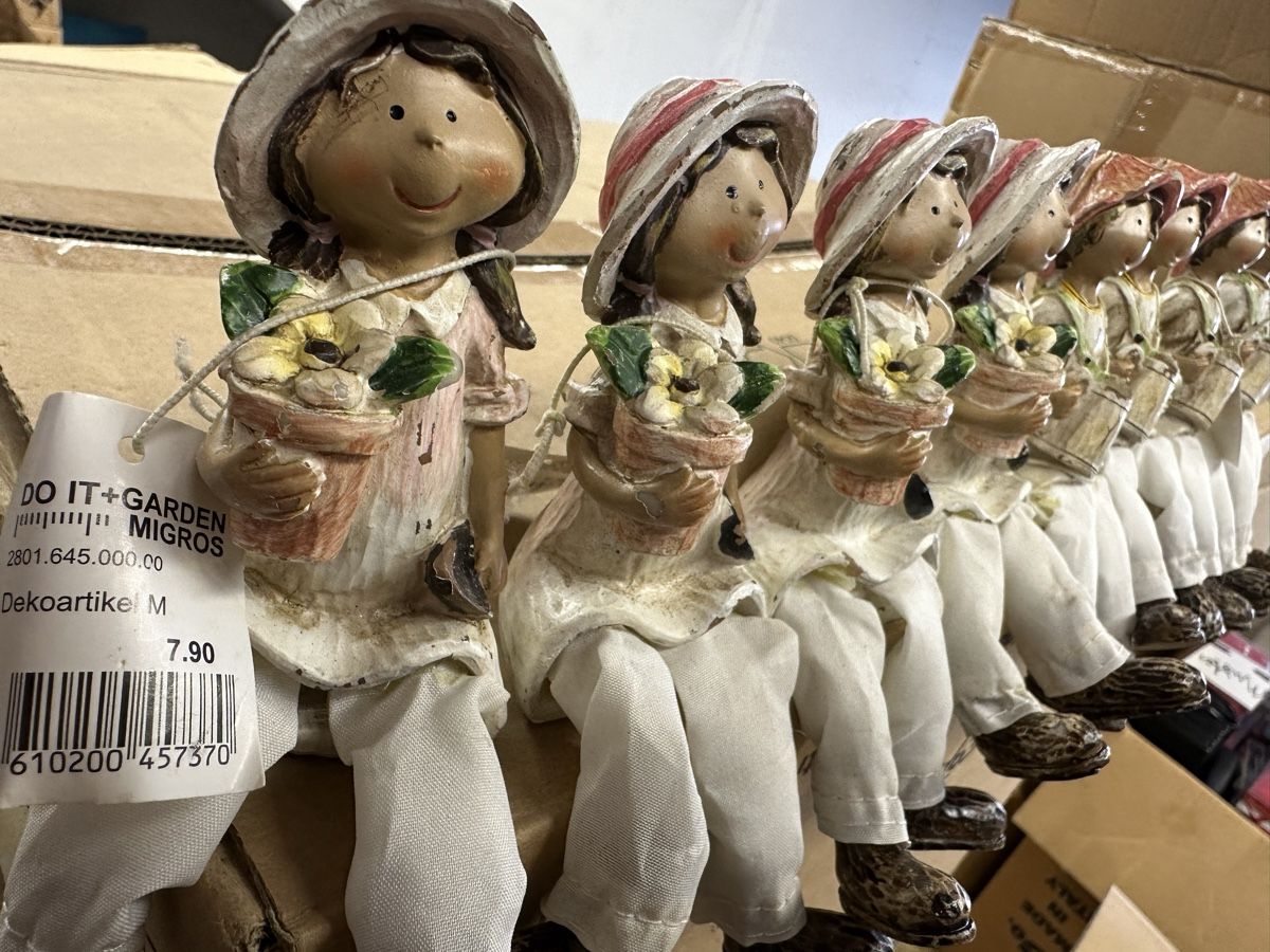 Alle Dekorationen: Figuren Mädchen und Junge 6 stk Neu – Neu und originalverpackt aus Frümsen von Swissline90 1