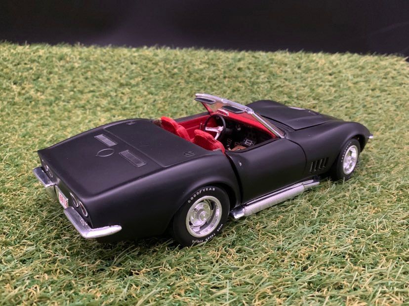 Revell Modellini d'auto: Chevrolet Corvette 1969 1:18 – Usato da Epautheyres venduto da LordSkull 6