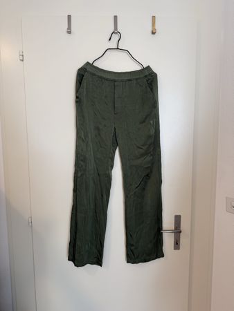 Stoff-Seidenhose olivegrün ZARA Gr. XS