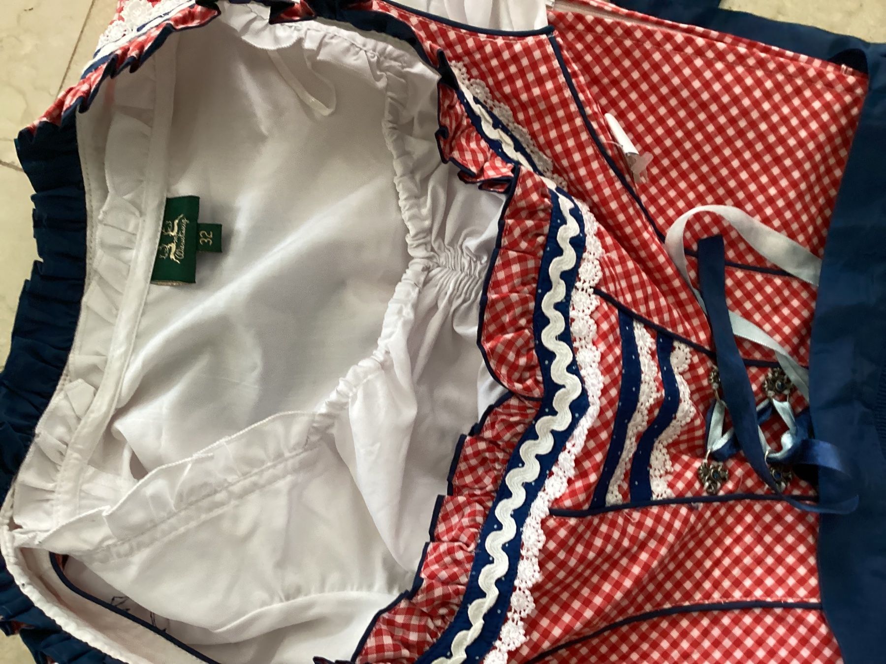 Vestiti: Wiesnkönig Dirndl mit Bluse – Nuovo (secondo la descrizione) da Flüelen venduto da ne08 1