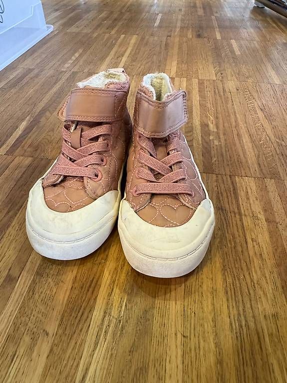 Scarpe per ragazzi: Kinderschuhe Gr 25 – Usato da Bülach venduto da ValiS