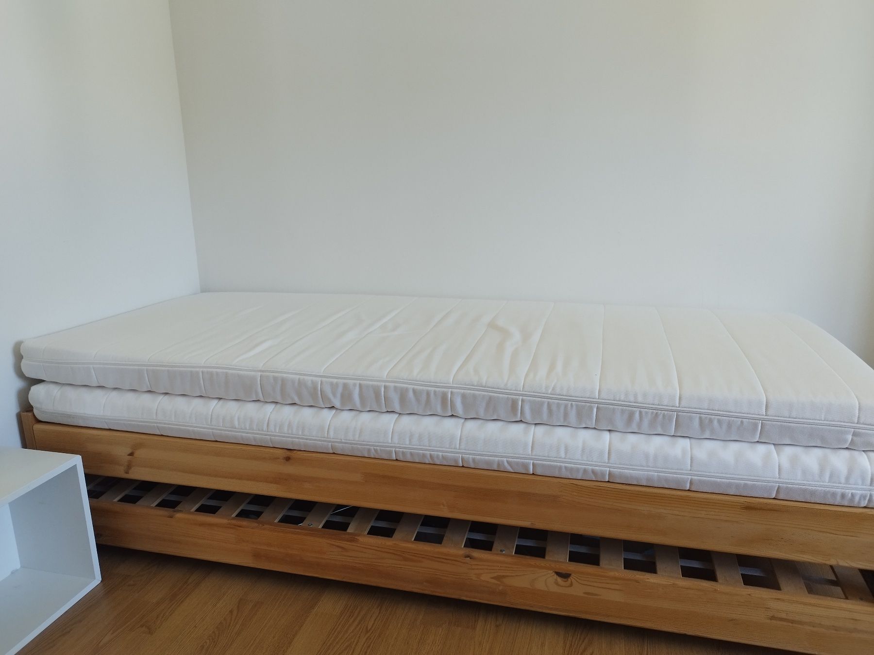 Ikea Letti: IKEA bed single and double with 2 individual mattress – Usato da Kriens venduto da miq_h7y9 2