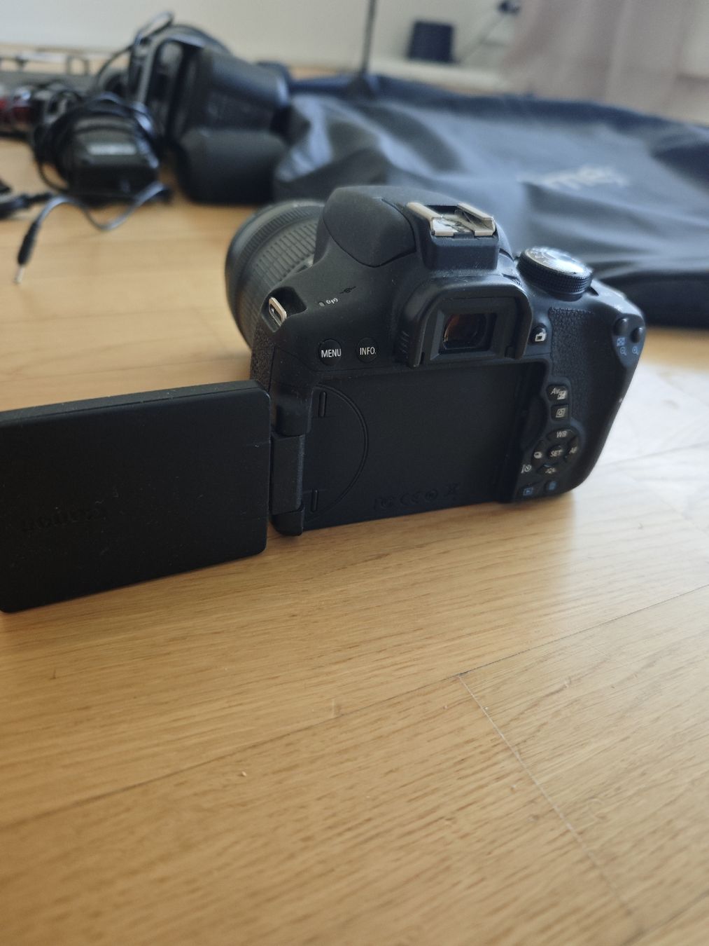 Canon Fotocamera: Foto-Set objektiv camera  godox cannon walimex – Usato da Chur venduto da Edina1994 6