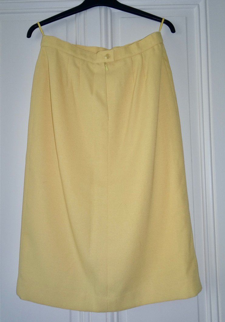 Completi & Tailleur: Ensemble tailleur jaune pâle chic Weinberg – Usato da Châtelaine venduto da Gio54321 4
