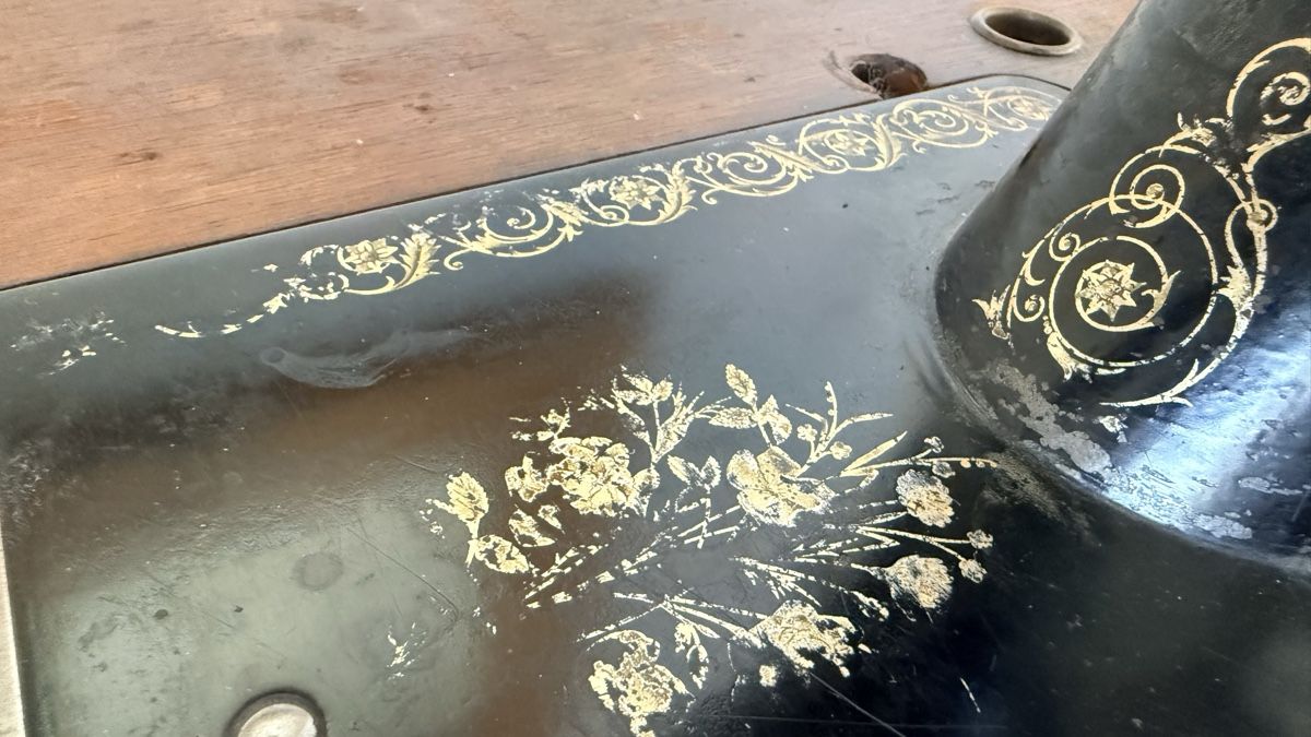 Tutte le decorazioni: echte alte Singer-Tret-Nähmaschine – Usato da Suhr venduto da Seri014 2