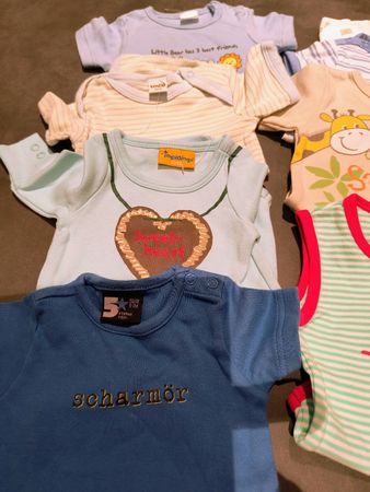 Bodys Babykleider Gr. 50/56, Top Zustand