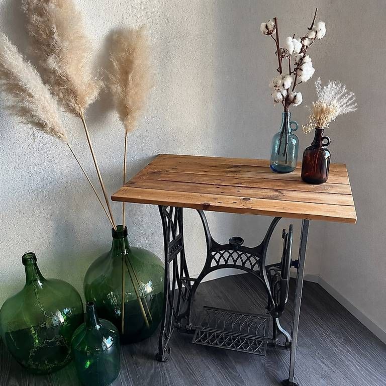 Tables: *SUPERBE TABLE PIED MACHINE À COUDRE * – D'occasion à Lugnorre par Tobias1