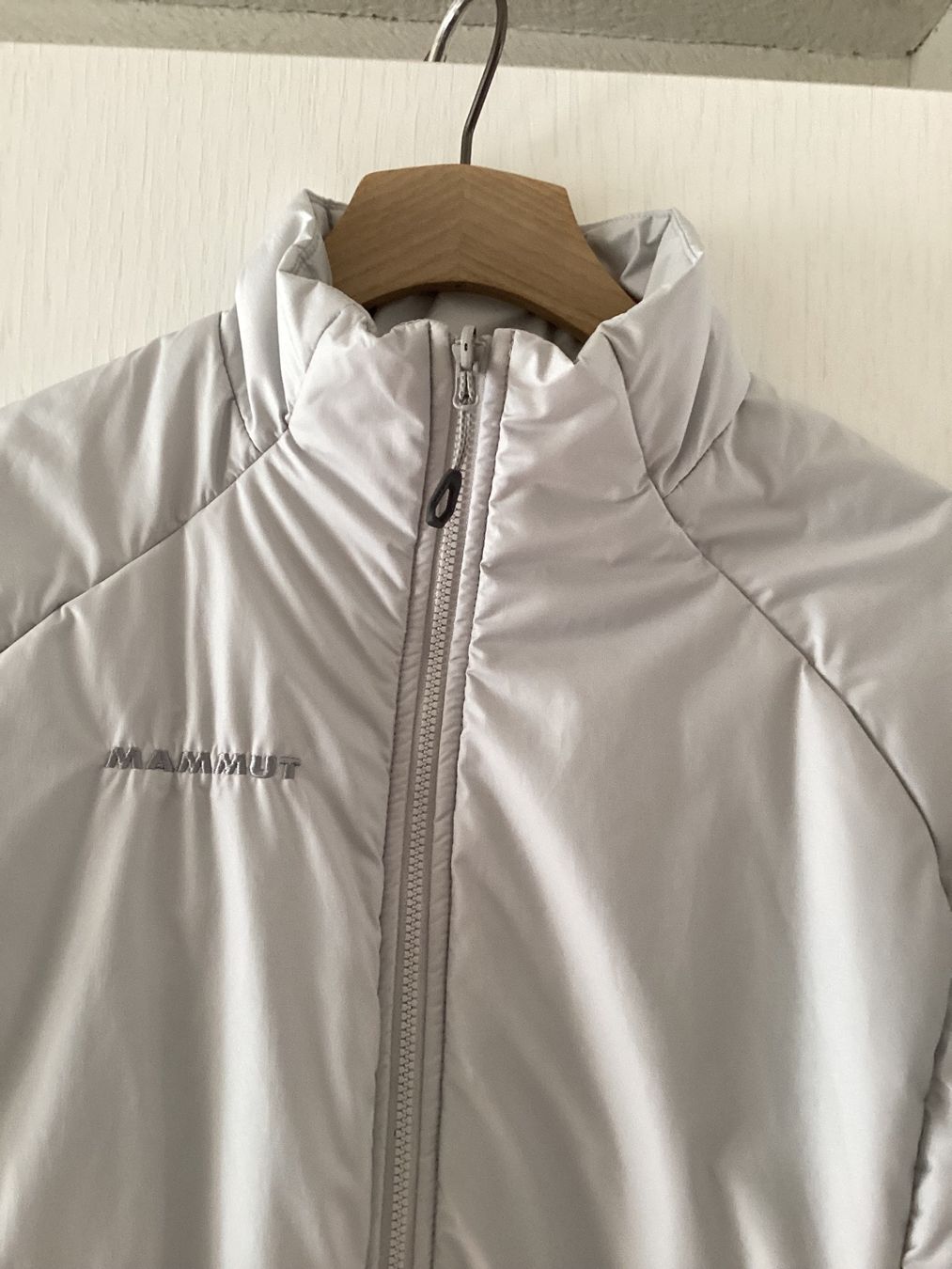 Mammut Giacche: Wunderschöne leichte hellgraue Mammut Jacke – Nuovo (secondo la descrizione) da Unterkulm venduto da Lunchen11 1