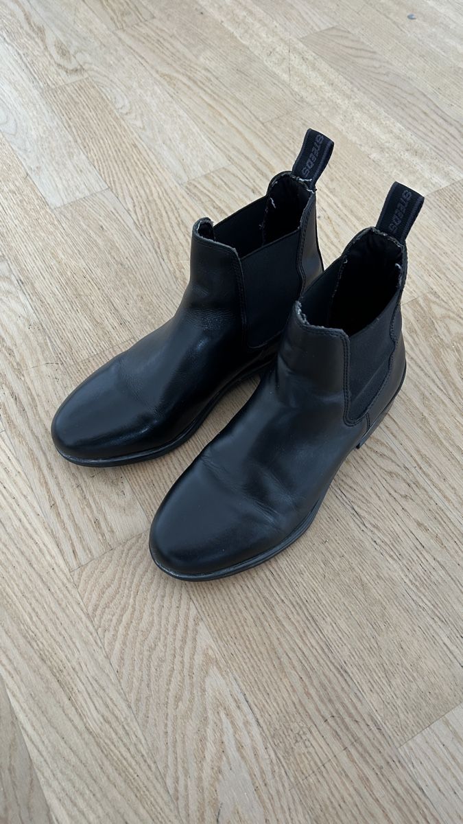 Damenschuhe: Bottines equitation STEEDS cuir noir pointure 38 bon état – Gebraucht aus Ecublens VD von ecublanc