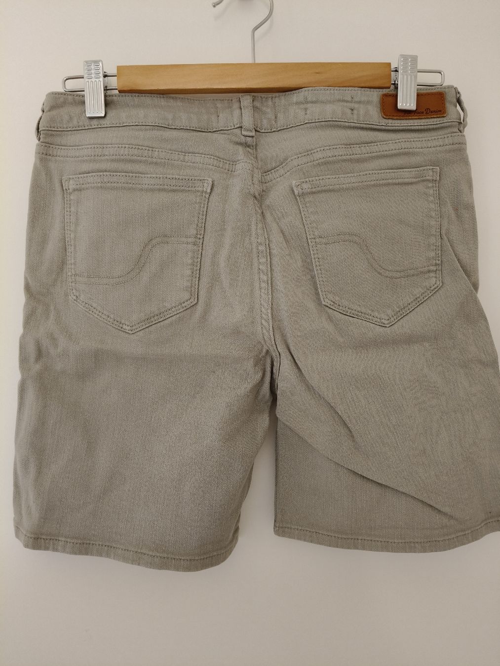 Jeans: Short vert-gris, taille 38 (M) – Usato da Petit-Lancy venduto da Elissouche 1