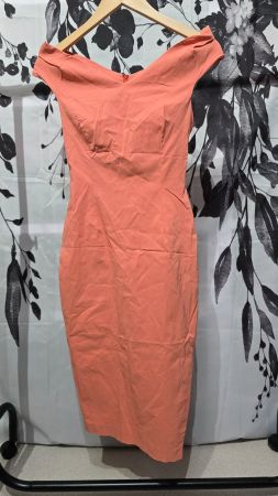 Vesper Bodycon Off-Shoulder Etuikleid (UK 8) Apricot