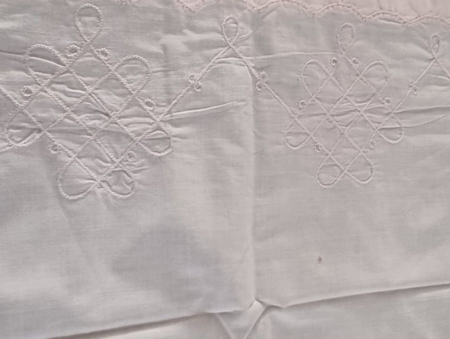 Sonstige Tischwäsche: Tischdecke  bestickt 82 x 82 cm – Gebraucht aus geroldswil von Gumball1