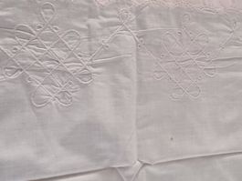 Tischdecke  bestickt 82 x 82 cm