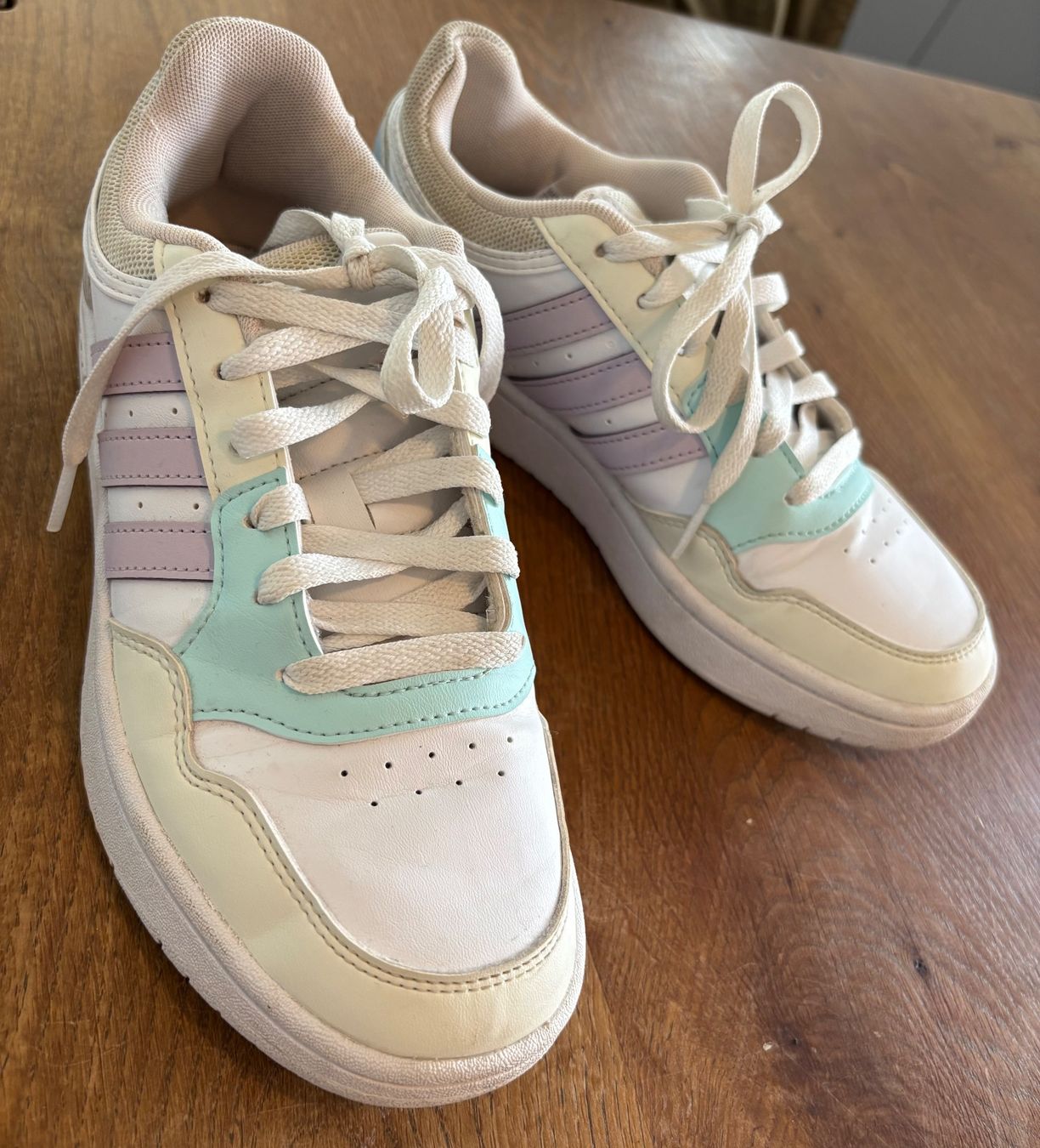 Adidas Scarpe per ragazze: Schuhe Sneakers Adidas Mädchen Hoops 2.0 – Usato da Halten venduto da fitzgerald1982
