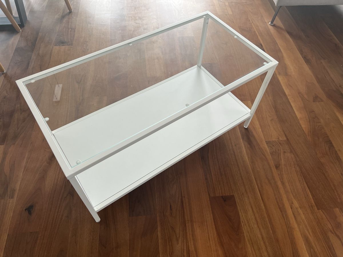 Tische: Couch-/Beistelltisch weiss mit Glasplatte – Gebraucht aus Wolfwil von Poulet60 2