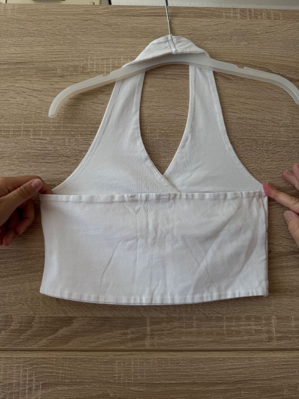 Top: Crop top blanc tendance – Usato da Montreux venduto da Izapechee 2
