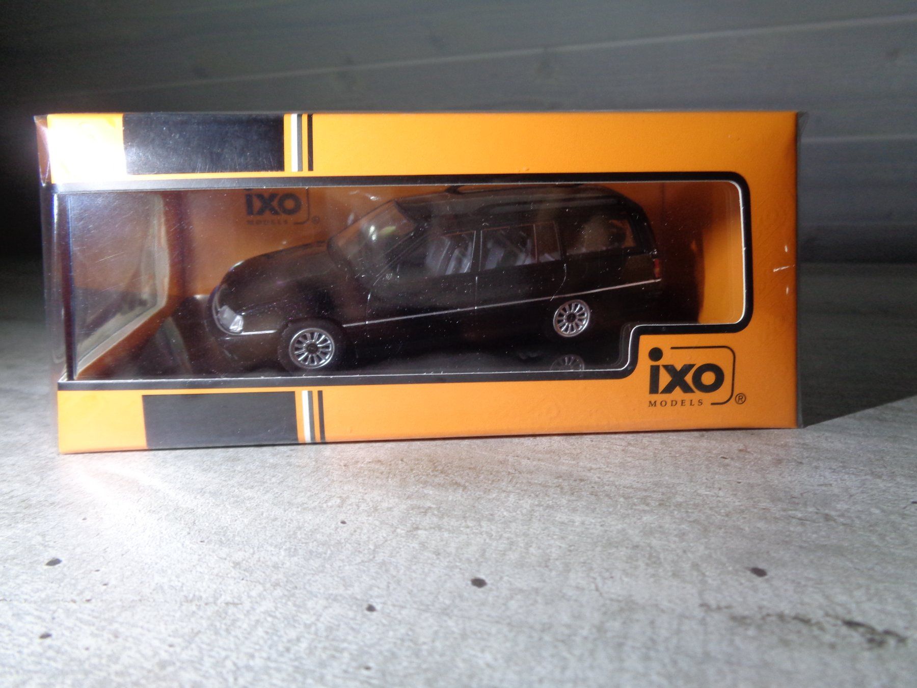 Opel Modellini d'auto: Ixo 1:43 Opel Omega A2 1990 – Nuovo e nell'imballaggio originale da Reconvilier venduto da rallycar 3