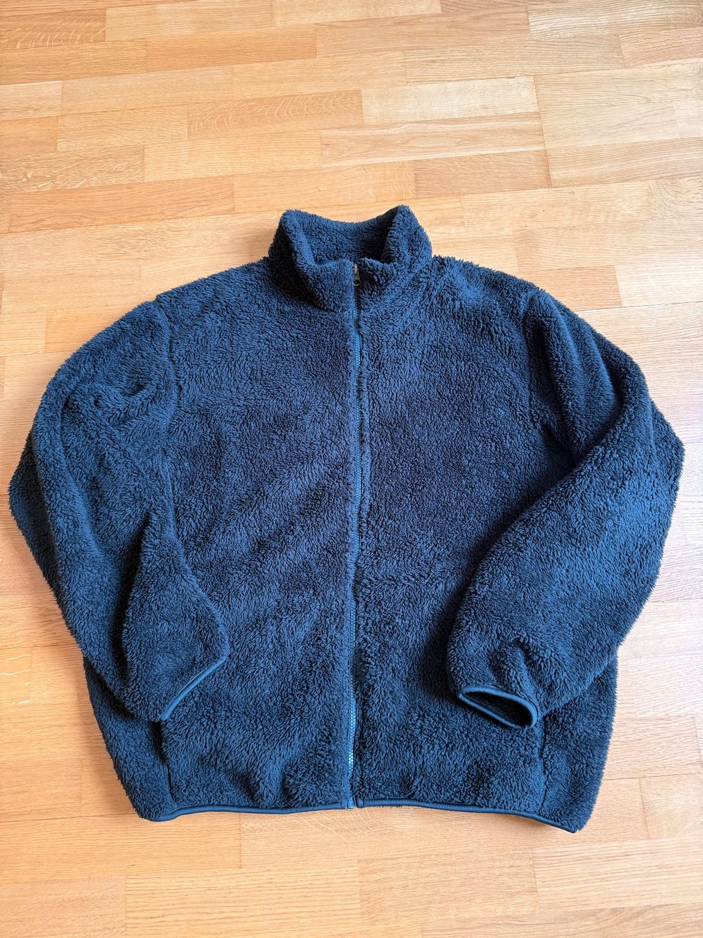 Uniqlo Giacche: Fuzzy Jacke Uniqlo dunkelgrün – Usato da Zürich venduto da Basilou98 3