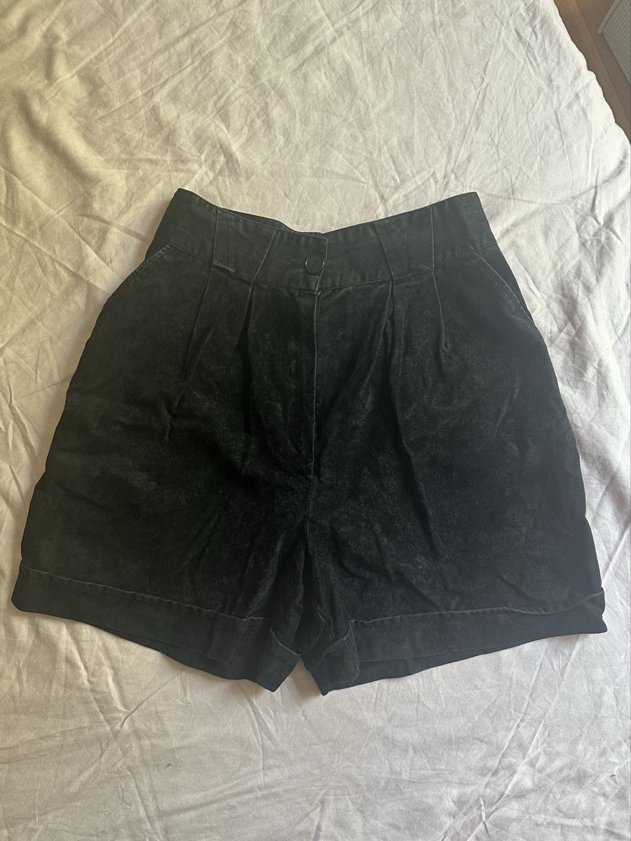 Hosen: Vintage leather shorts – Gebraucht aus Bern von nina.nmp 1