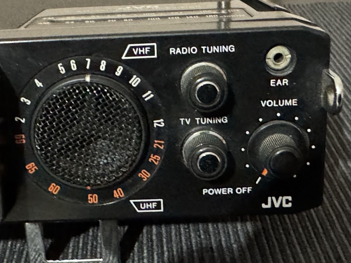 JVC Radio: Jvc P-100EUC radio mit tv – Usato da Zunzgen venduto da milesdavis76 9
