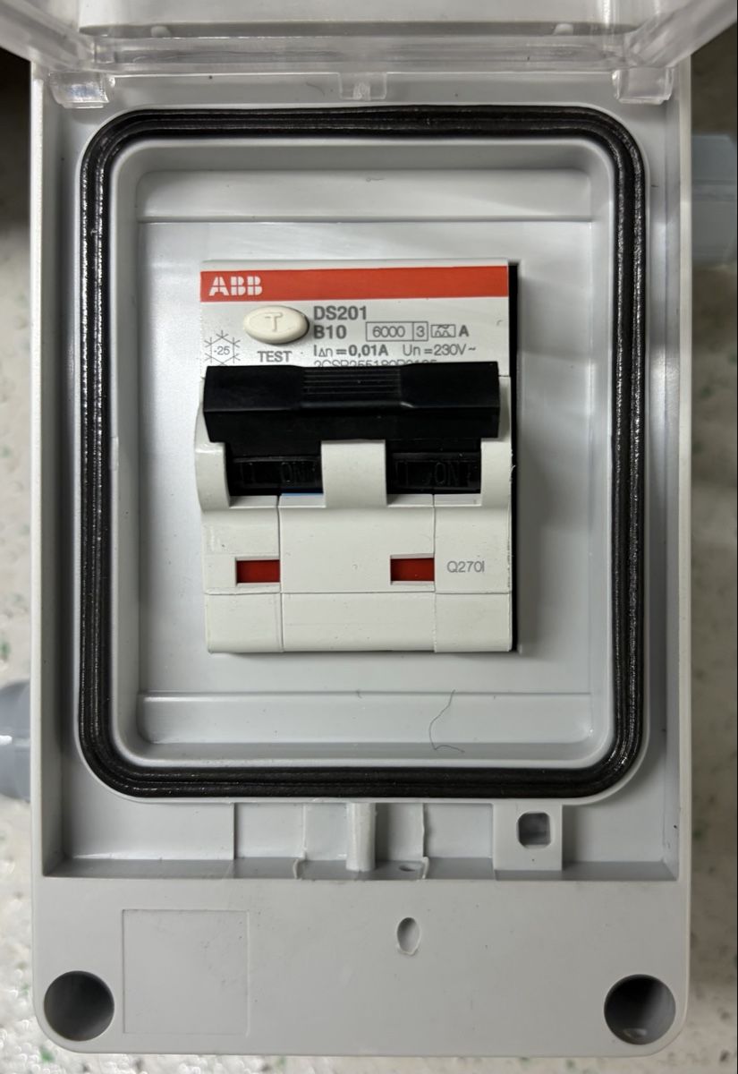 ABB Interrupteurs: ABB DS201 B10 Fehlerstromschutzschalter 0.01A  – D'occasion à Arbon par pengos3