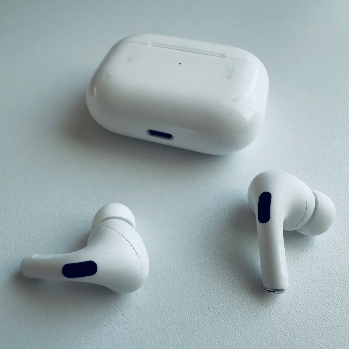 Apple Cuffie: Original Apple AirPods Pro 1 Gen. mit Wireless Case & Kabel – Usato da Basel venduto da MY.AIRPODS.SHOP 6