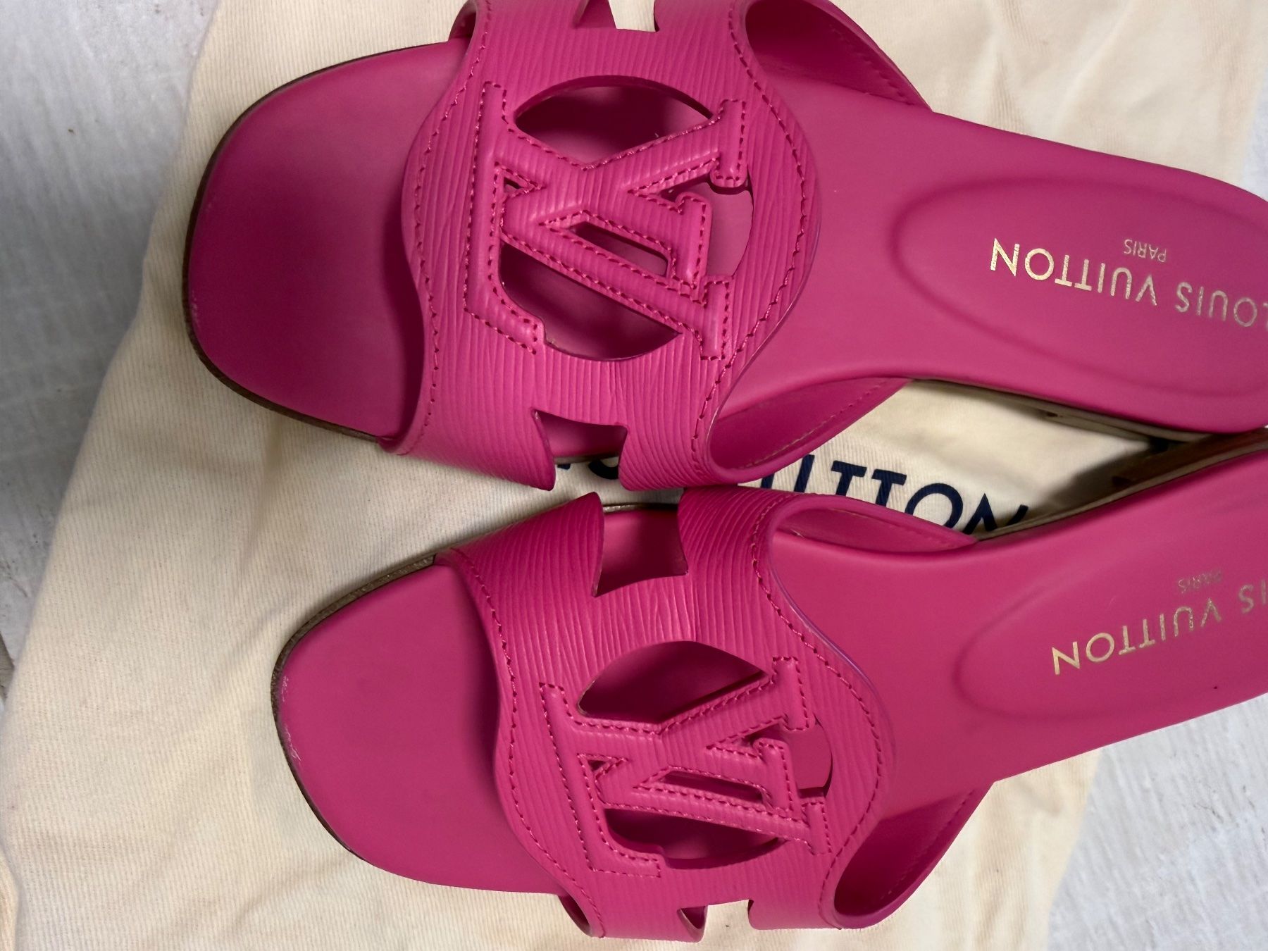 Louis Vuitton Scarpe da donna: Mules plates LOUIS VUITTON Isola 36.5 – Usato da RICHTERSWIL venduto da mftjt63