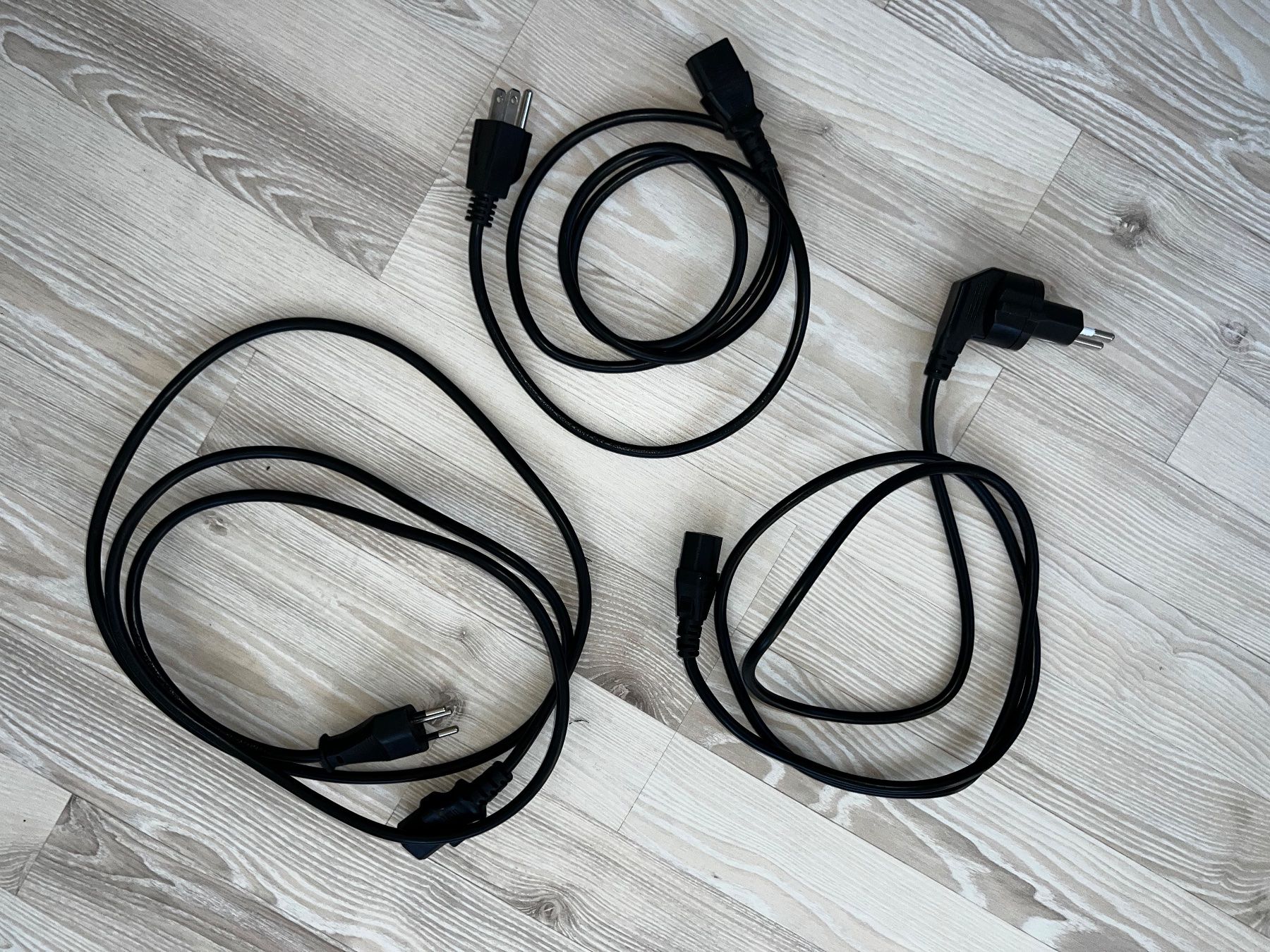 Kabel: Stromkabel Netzteil Stromkabelset Stecker verschiedene Kabel – Gebraucht aus St. gallen von Weltaristokrat