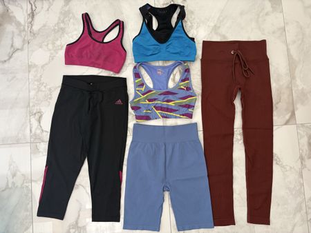 Damen-Sportkleider Adidas, Falke, Puma… Gr. XS