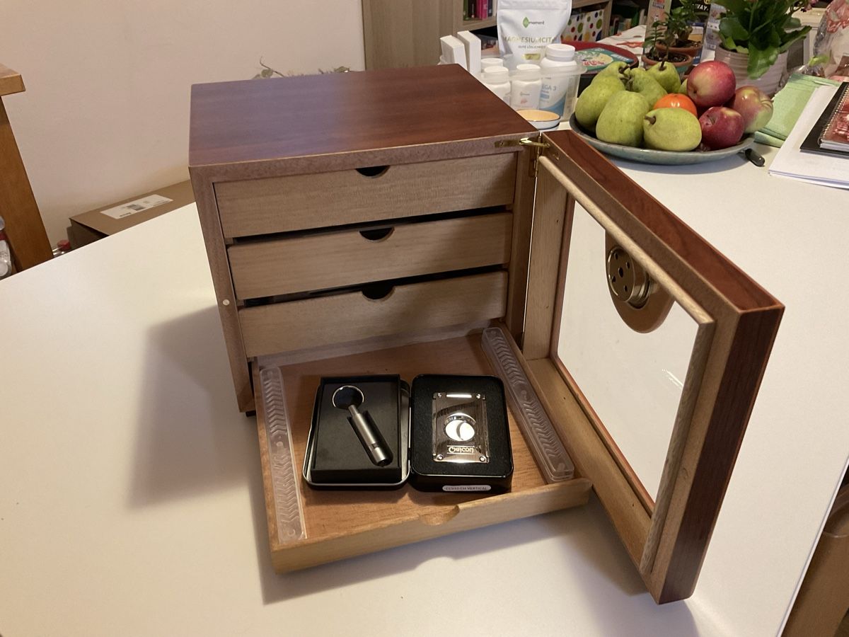 Humidor per sigari: Humidor Cube - 50 Zigarren – Usato da Bischofszell venduto da tconnexheady 1