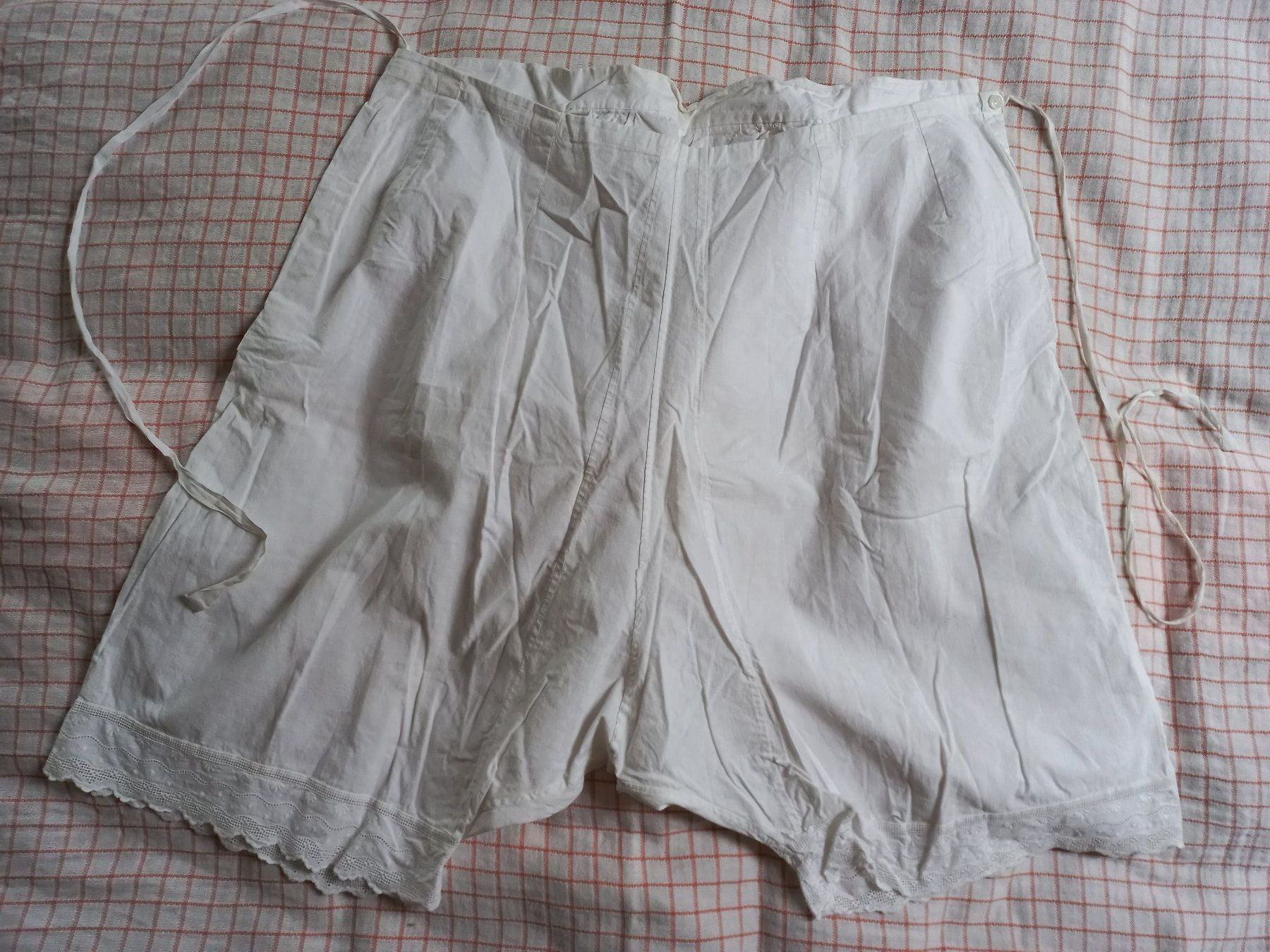Altra biancheria intima: Sehr alte Unterhose mit Spitzen – Usato da Büttikon AG venduto da Annale