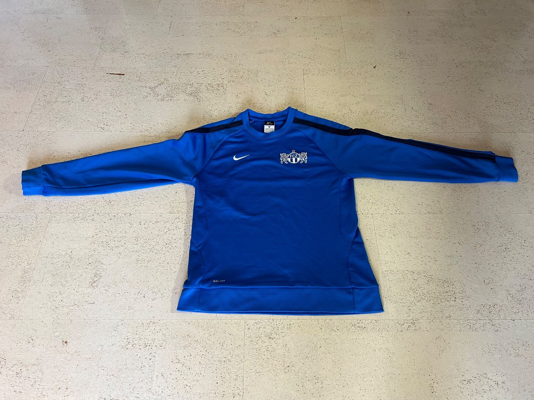Nike Pullover & Sweatshirts: FCZ Trainingspullover – Gebraucht aus Wald ZH von liv_rw8b 1