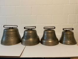 4 alte Glocken ab 1.00 Fr.