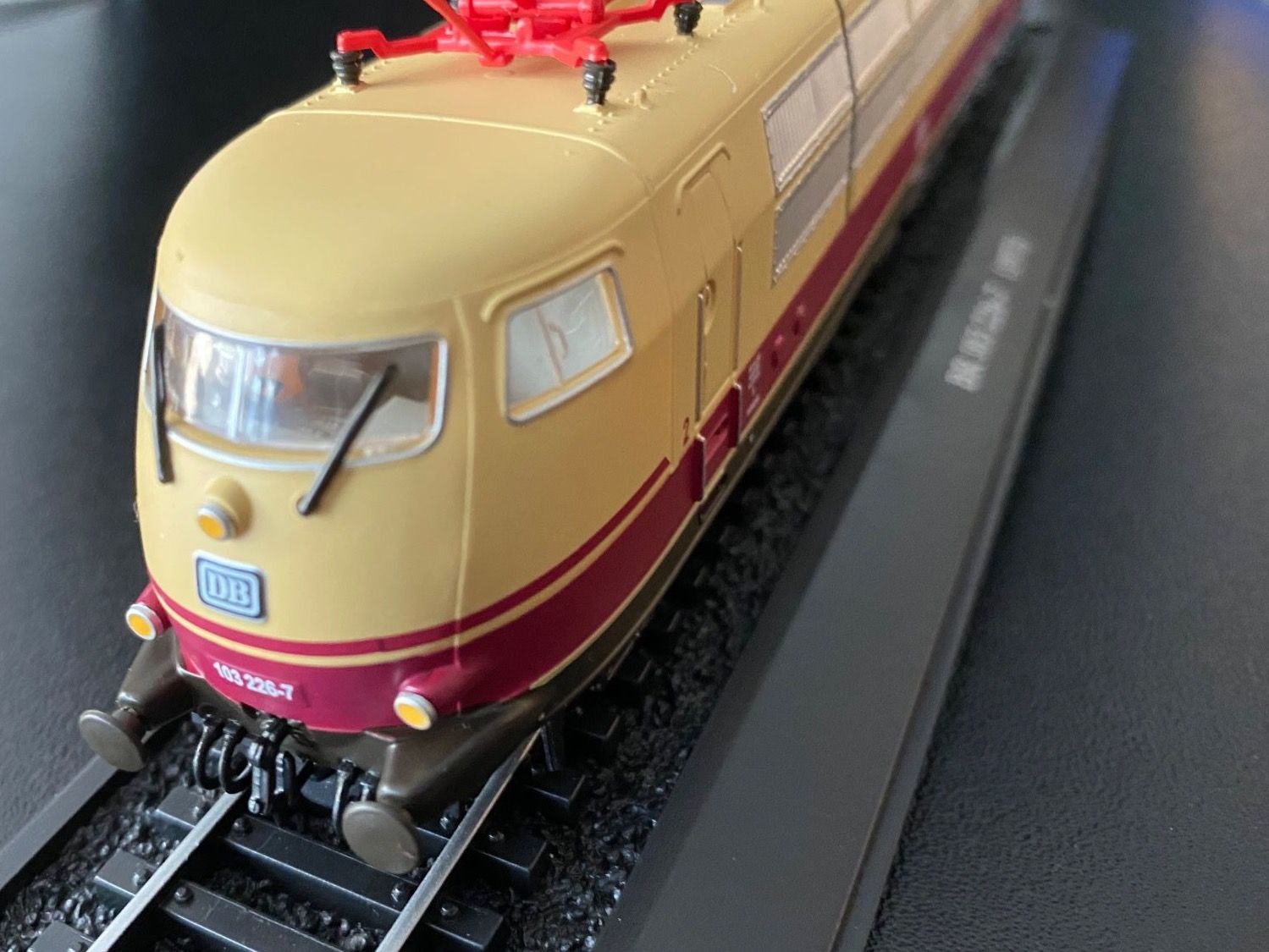 Modellini di ferrovie: HO DB BR 103 - Standmodell – Nuovo e nell'imballaggio originale da Hinwil venduto da Marsicano01 3
