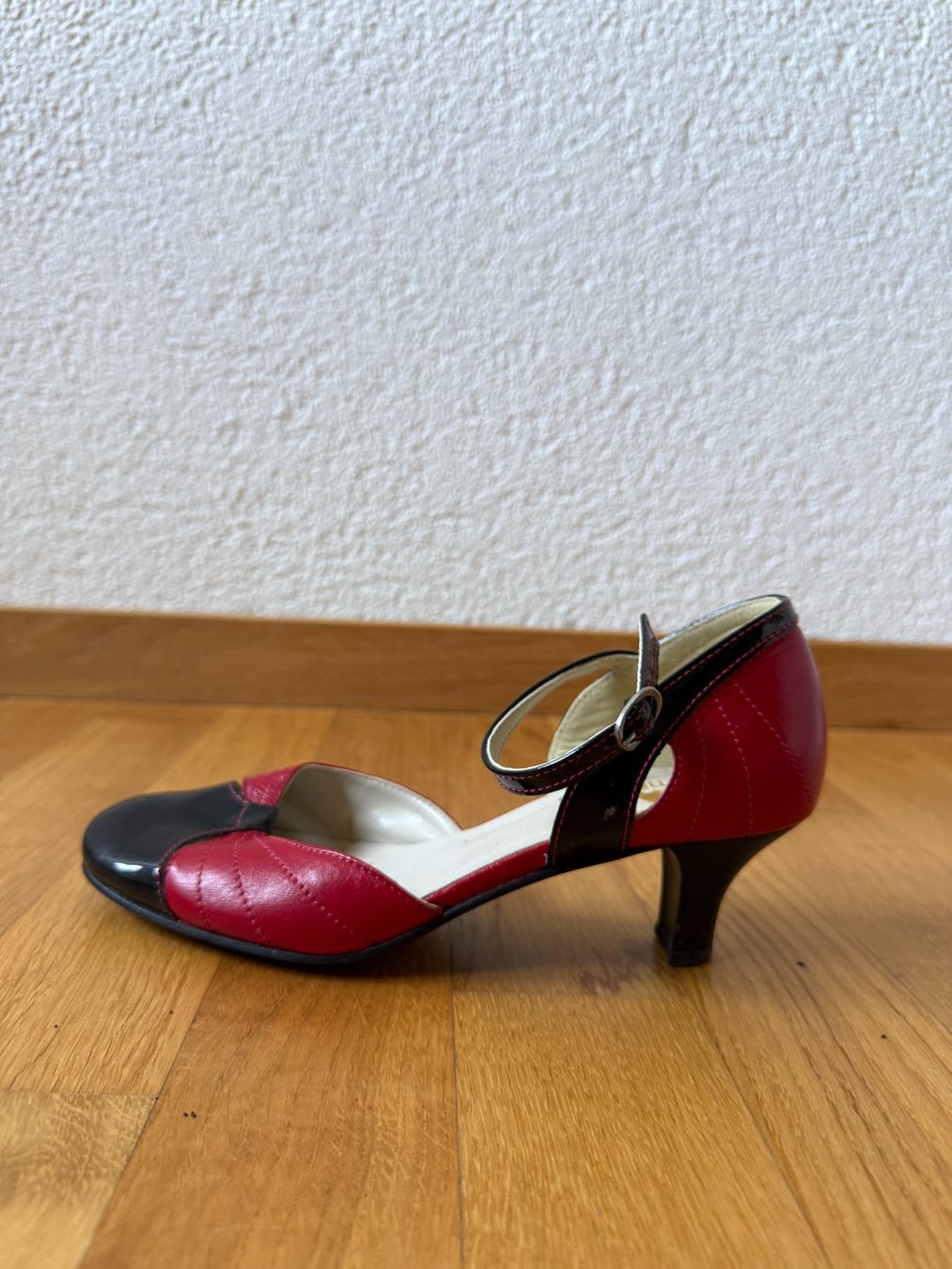 Damenschuhe: Tanzschuhe, Rot-Schwarz, 38 – Gebraucht aus Wichtrach von cimora 2