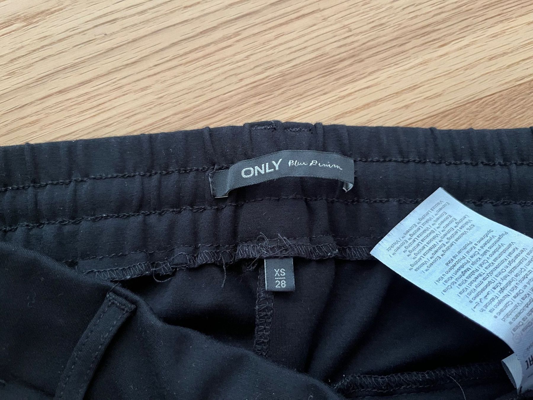 Only Pantaloni: schwarze Stretch - Stoffhose von Only – Usato da Cham venduto da Moebelloswerder 2