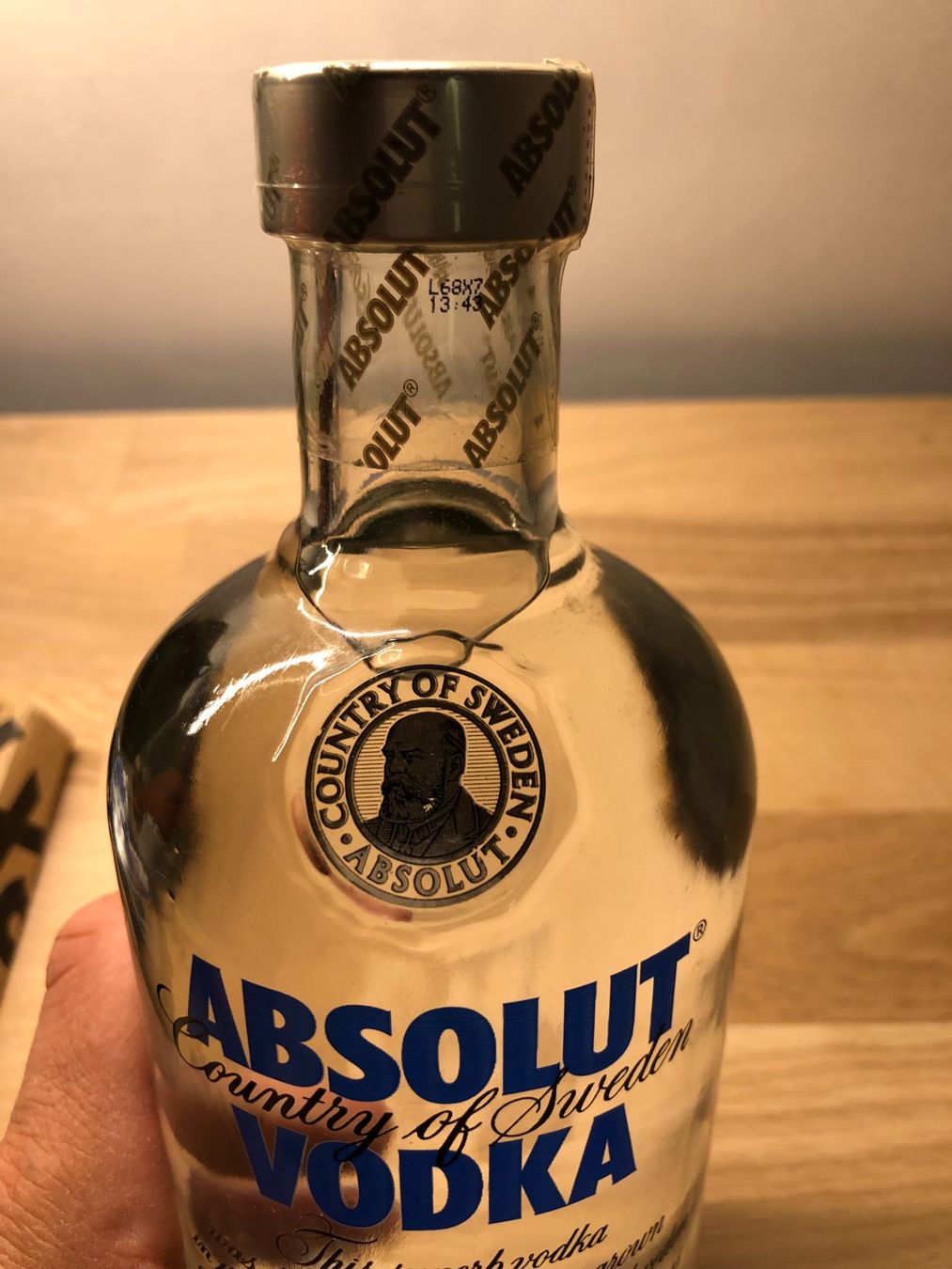 Absolut Vodka Spiritueux: ABSOLUT VODKA 700ML (ca. 2007) - Lot Code: L68X7 13:43 – Neuf avec emballage d'origine à Aarberg par umearocks 1