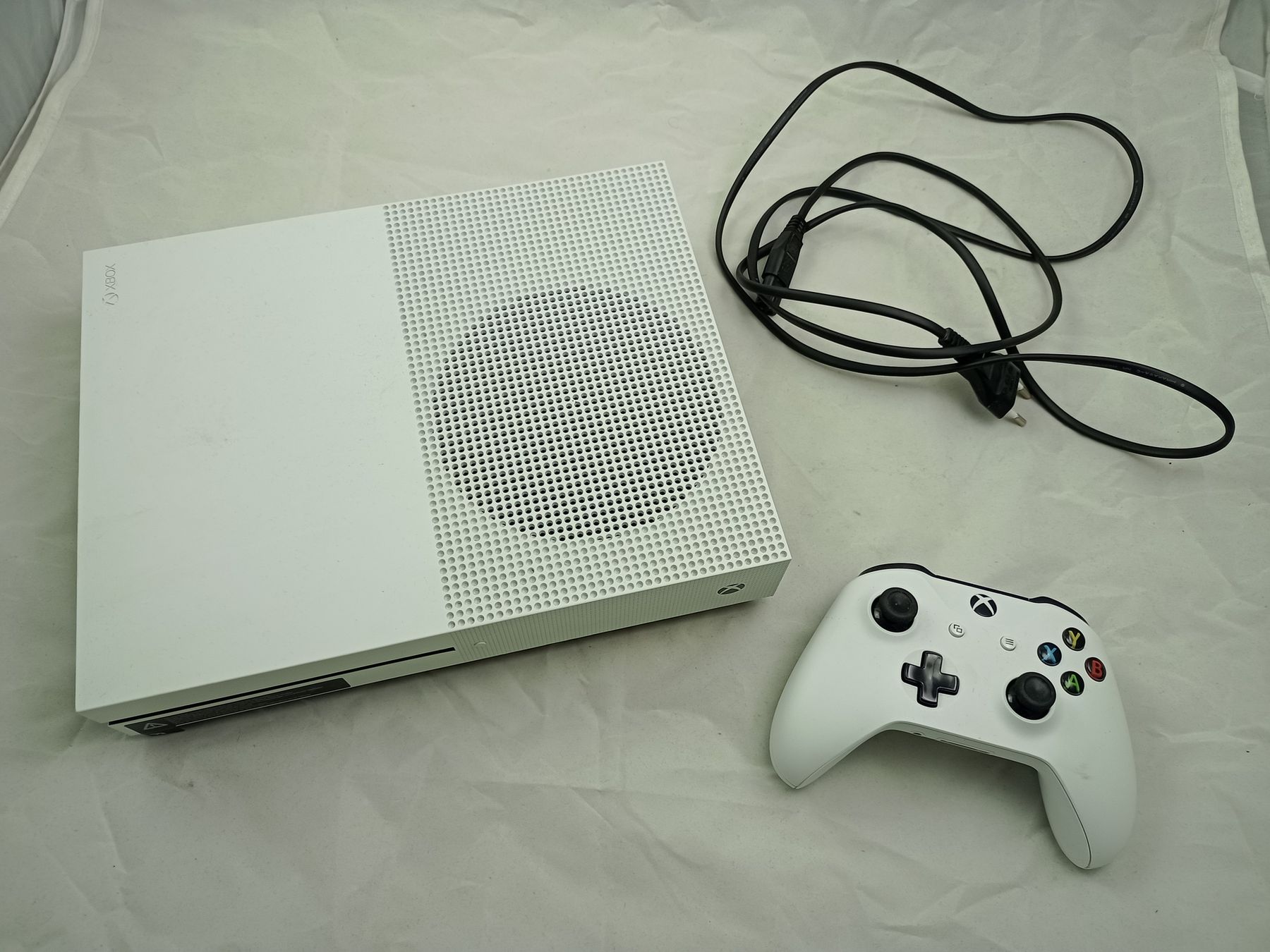 Konsolen: Xbox One S Konsole 1TB – Gebraucht aus Buchs AG von SellAndBuyX