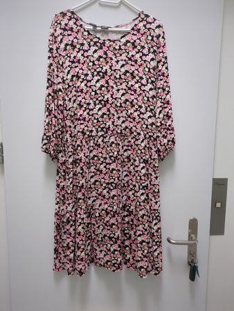 Kleid Bodyflirt Blumenmuster schwarz rosa Grösse 40/42
